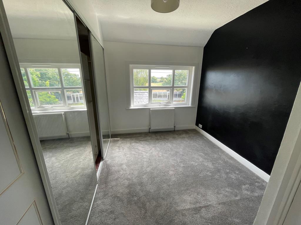 Lot: 10 - THREE-BEDROOM SEMI IN RURAL LOCATION - Bedroom 1